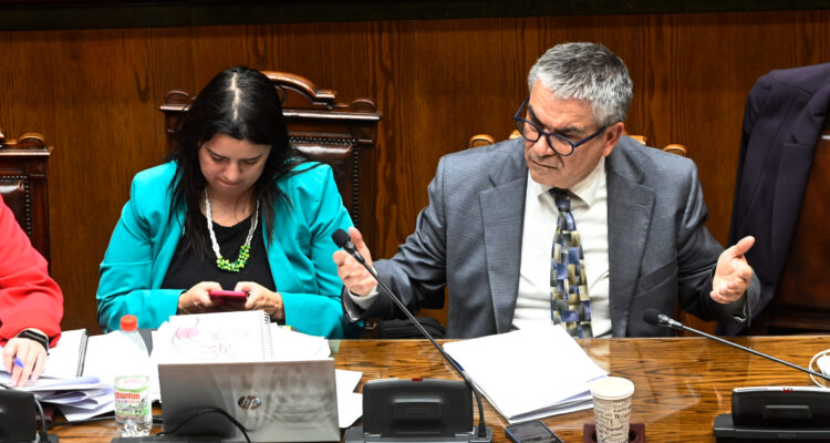 No queda otra: Gobierno se apretará bolsillo, reducirá gasto público y evita admitir si se equivocó