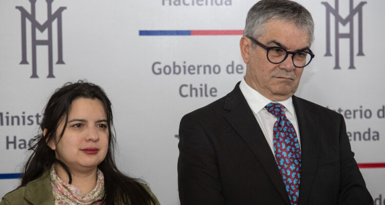 Marcel blinda a Javiera Martínez de críticas de diputados: “Se dedican más a acusar que a legislar”