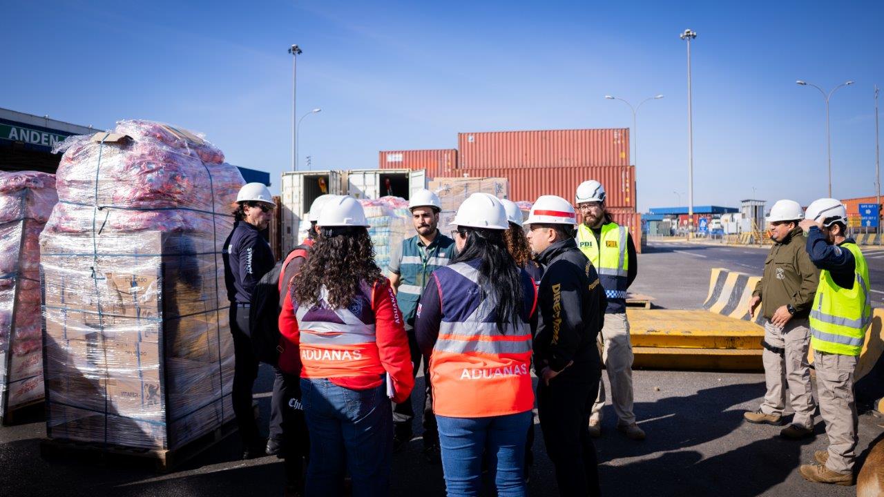 Puerto de San Antonio: decomisan 27,5 toneladas de precursores químicos para fabricar cocaína