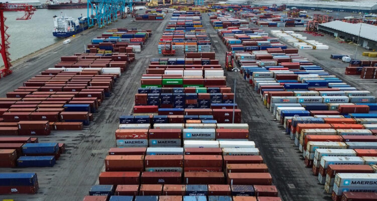 México logra superávit comercial en lo que va del año pese a la incertidumbre por Donald Trump