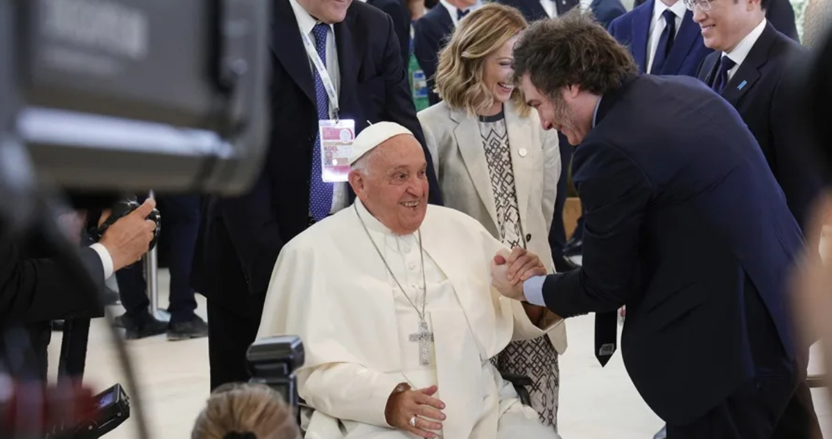 Milei lamenta la muerte del Papa Francisco y alaba su “bondad y sabiduría”, pese a las “diferencias”