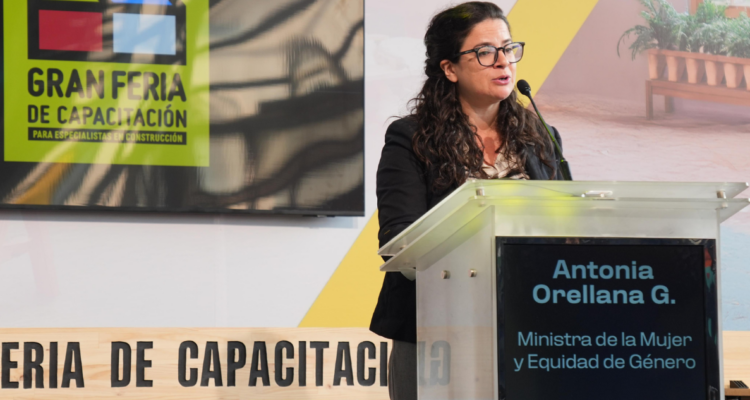 Ministra Orellana resalta rol femenino en construcción en Gran Feria de Capacitación de Sodimac 2025