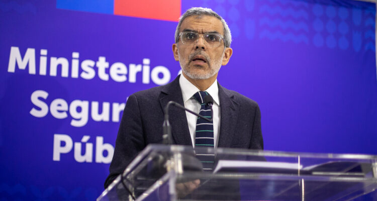 “Ha fracasado”: Ministro Cordero confirma que Gobierno decidió cerrar plan Estadio Seguro