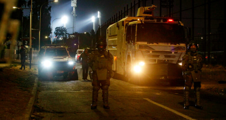 Ministro Cordero confirma que carabineros de carro lanza gases están imputados por muerte de 2 hinchas