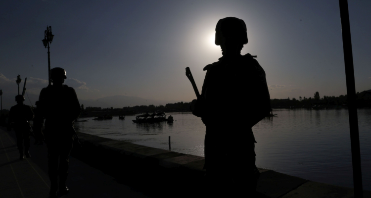 Ministro de Defensa de Pakistán asegura que incursión militar de la India es inminente