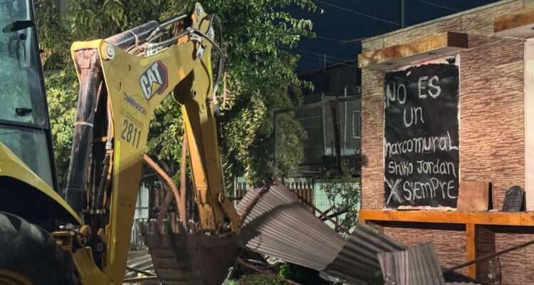 “Shiko Jordan x siempre”: demuelen narcomausoleo en medio de incidentes en San Bernardo
