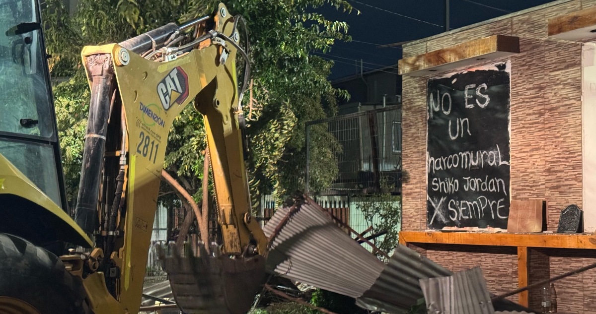 “Shiko Jordan x siempre”: demuelen narcomausoleo en medio de incidentes en San Bernardo