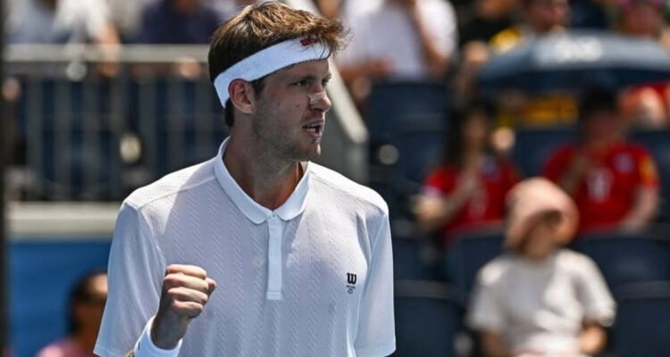 Nicolás Jarry avanza en el Masters de Madrid.