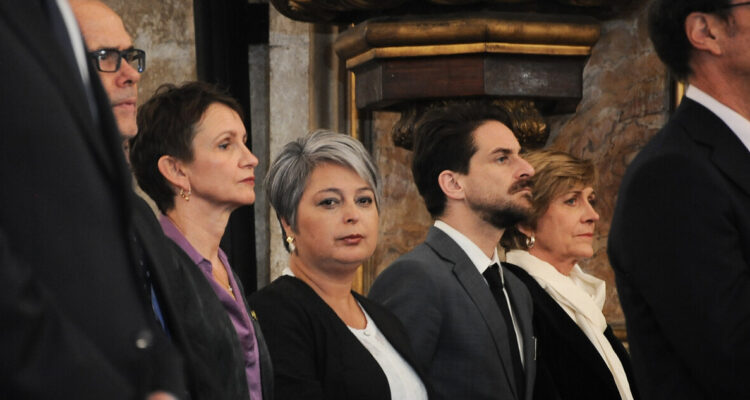 Oficialismo fustiga a la oposición por primaria fallida: acusan falta de gobernabilidad en la derecha