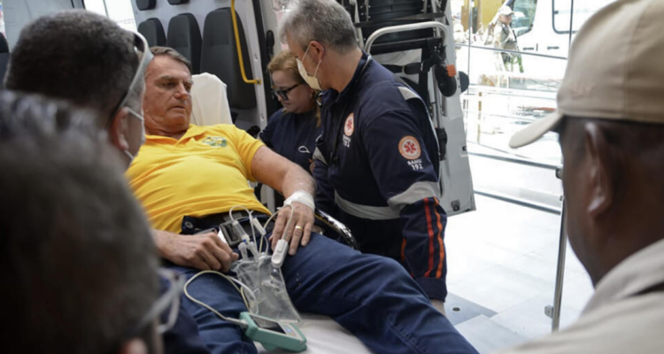 Operan a expresidente Bolsonaro en Brasil por una obstrucción intestinal