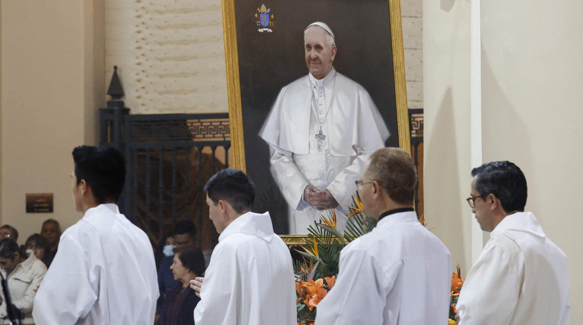 Retrato del papa Francisco durante una ceremonia religiosa en la Catedral Primada de Bogotá