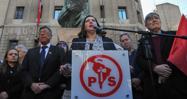 Partido Socialista llama a respetar su derecho a decidir participación en primarias