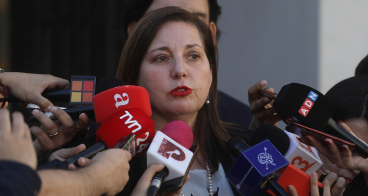 Paulina Vodanovic (PS) atribuye baja de su candidatura a falta de apoyo en otros partidos