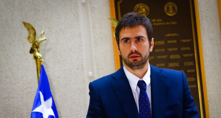 Exdiputado Paulsen será el generalísimo de Evelyn Matthei luego de su peor semana