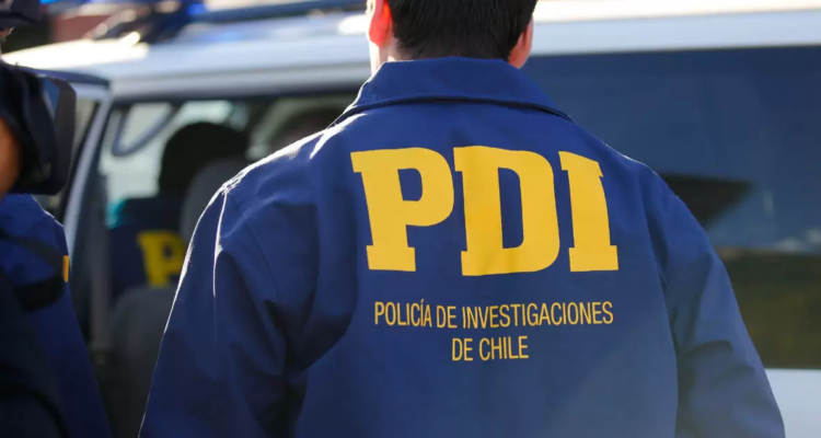 Detienen a extranjero que provocó evacuación en Aeropuerto de Santiago por presunto elemento explosivo