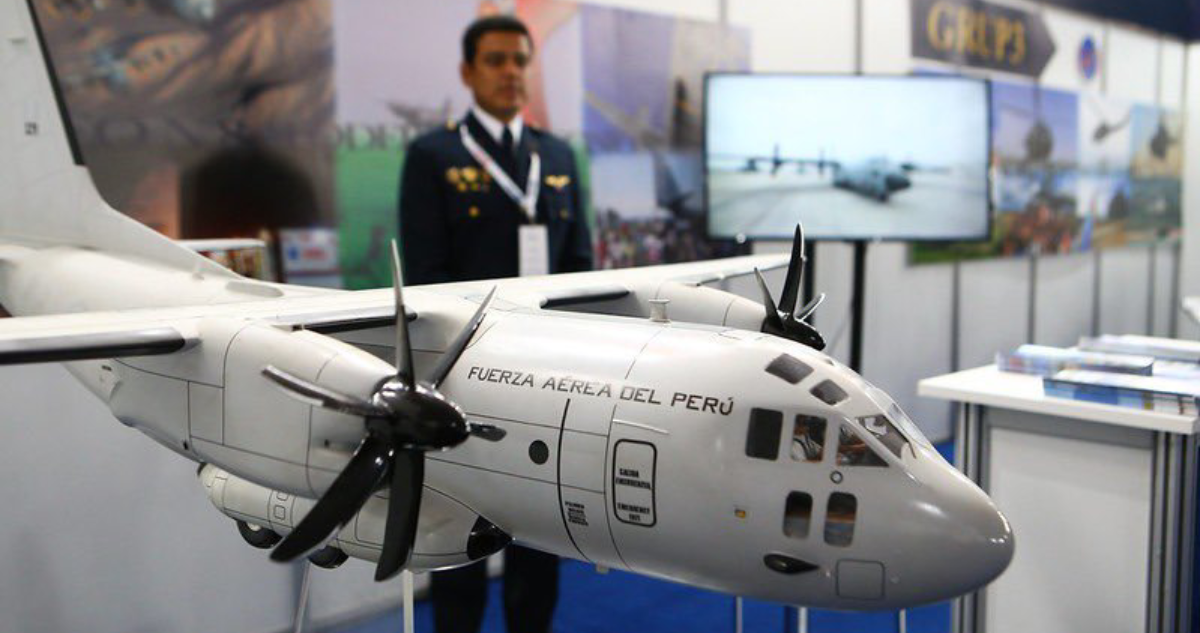 Maqueta de avión de la Fuerza Aérea de Perú.