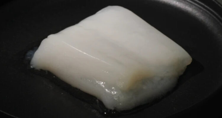 Trozo de pollo cultivado en laboratorio