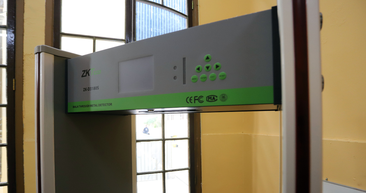 Pórticos detector de metales por medida que evalúa el municipio de Temuco