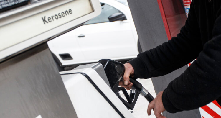 Enap informe fuerte alza del precio de la parafina: $30,4 por litro