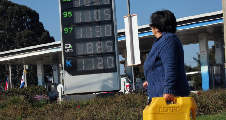 Enap informa leve baja en precios de combustibles, excepto el kerosene: subirá $21,7 por litro
