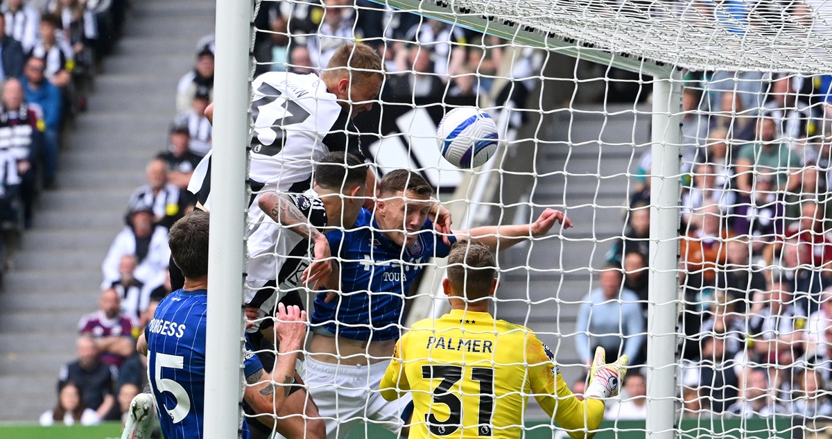 Newcastle goleó a Ipswich por la Premier League.