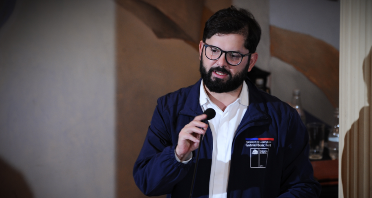 Presidente Boric decreta 3 días de duelo nacional tras muerte del papa Francisco