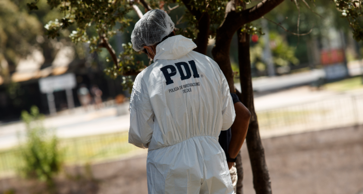 Indagan presunto parricidio en Tiltil: mujer habría apuñalado en el pecho a su conviviente