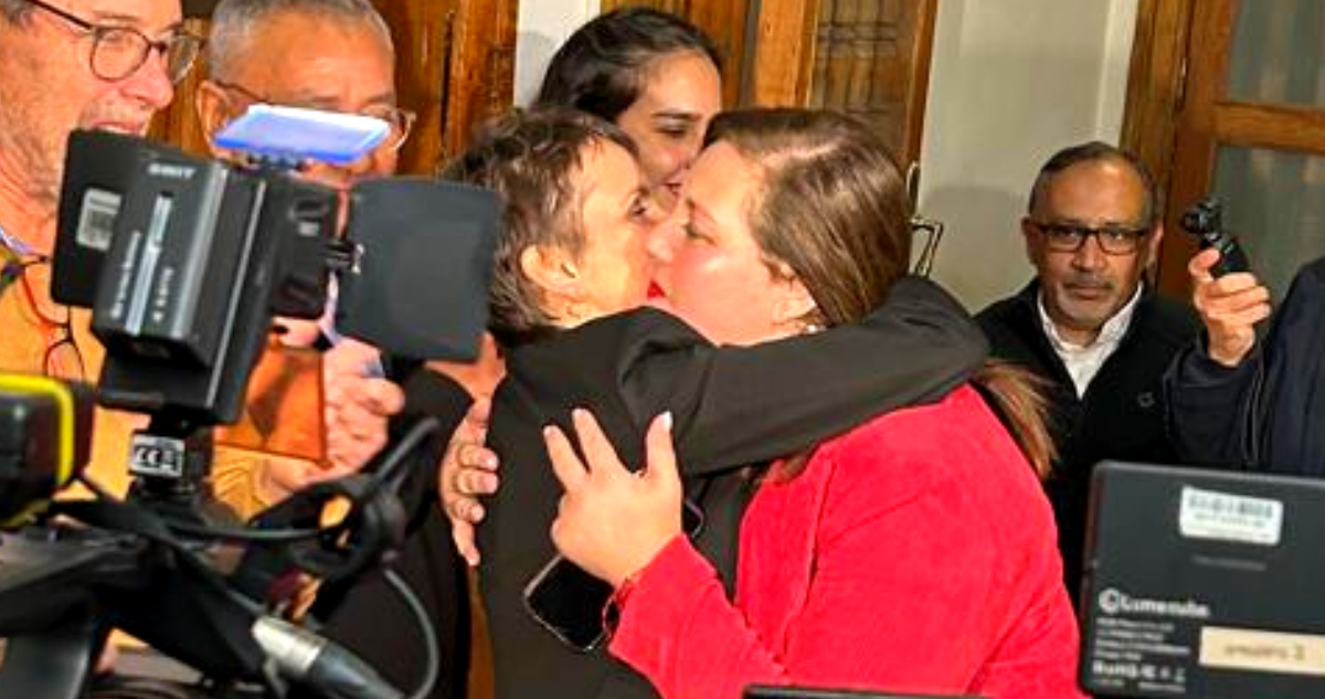 Carolina Tohá recibe con emoción respaldo del PS: Somos parte de una historia que reclama liderazgo