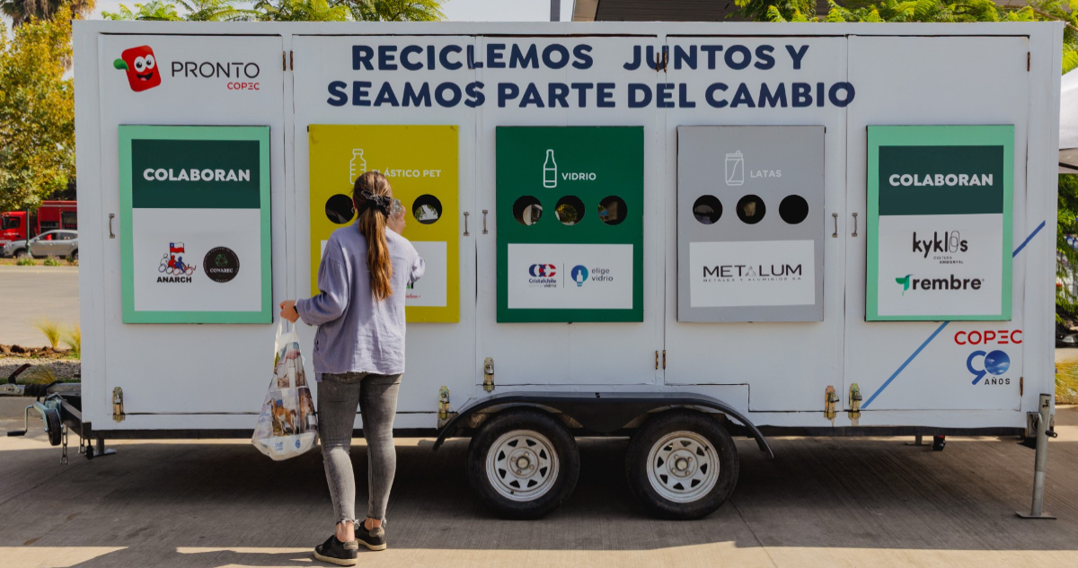 Instalan punto limpio móvil en Pronto Copec de Huechuraba: estación ha logrado desviar 90% de residuos