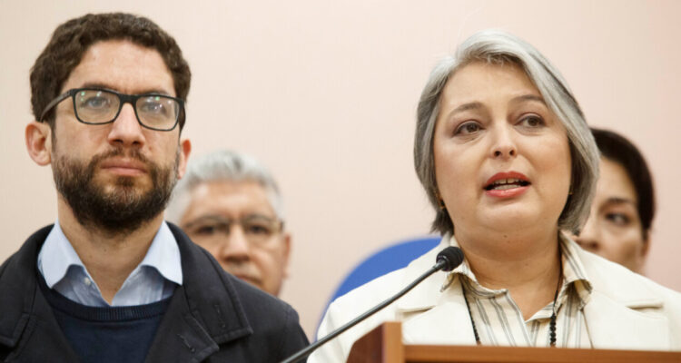 Gobierno oficializa renuncia de Jara y nombra a subsecretario del Trabajo como ministro subrogante