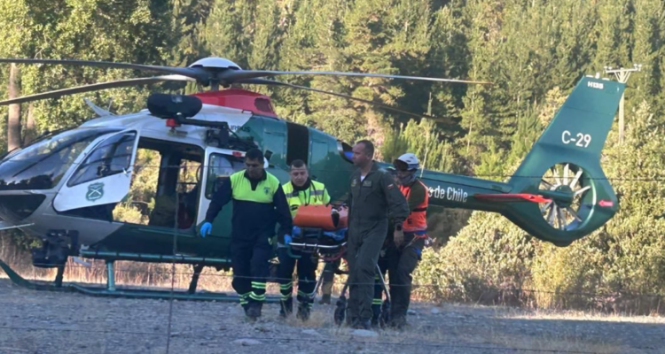Rescatan a hombre que cayó por quebrada de 15 metros en Las Ánimas