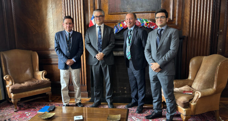 Marcel recibió a empresarios frutícolas y comprometió apoyo al sector ante guerra comercial