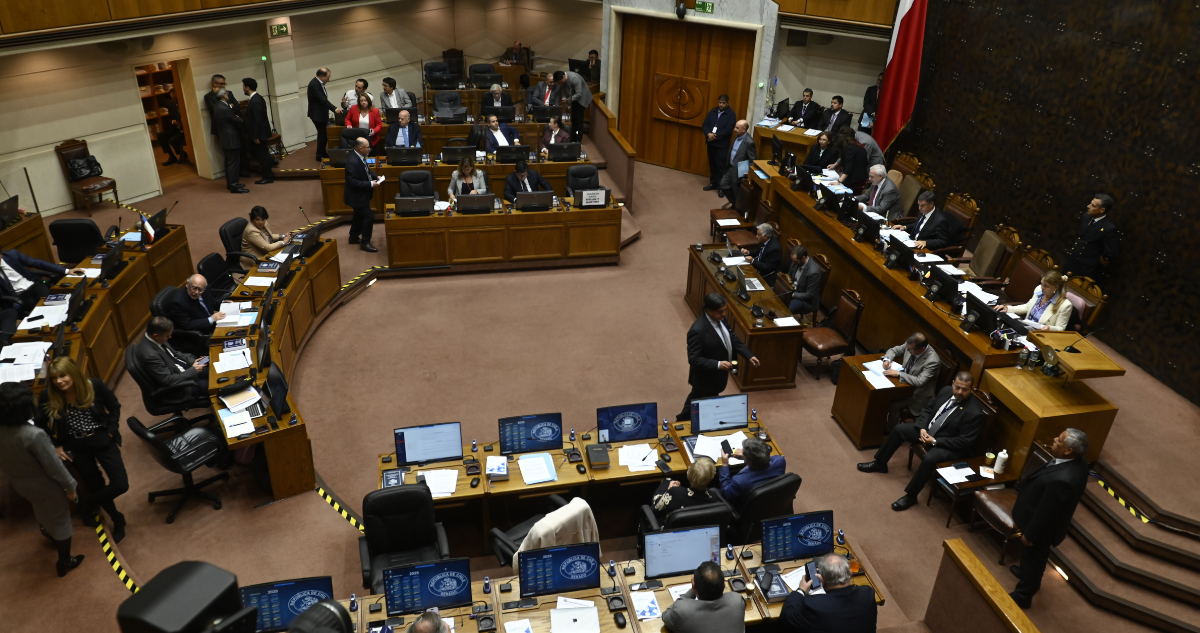 Revelan deudas de parlamentarios por no pagar contribuciones: dos superan los $100 millones
