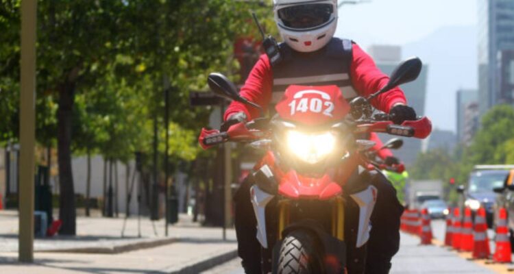 Las Condes quita tareas de seguridad que Lavín dejó a juntas de vecinos: tenían millonaria subvención