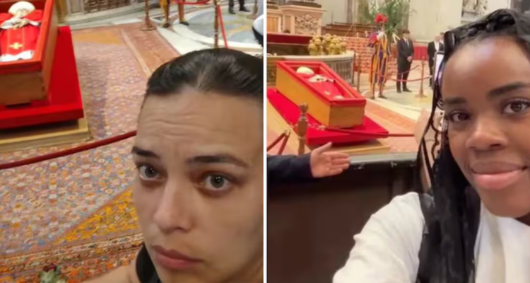 Repudio por selfies con el papa Francisco de fondo