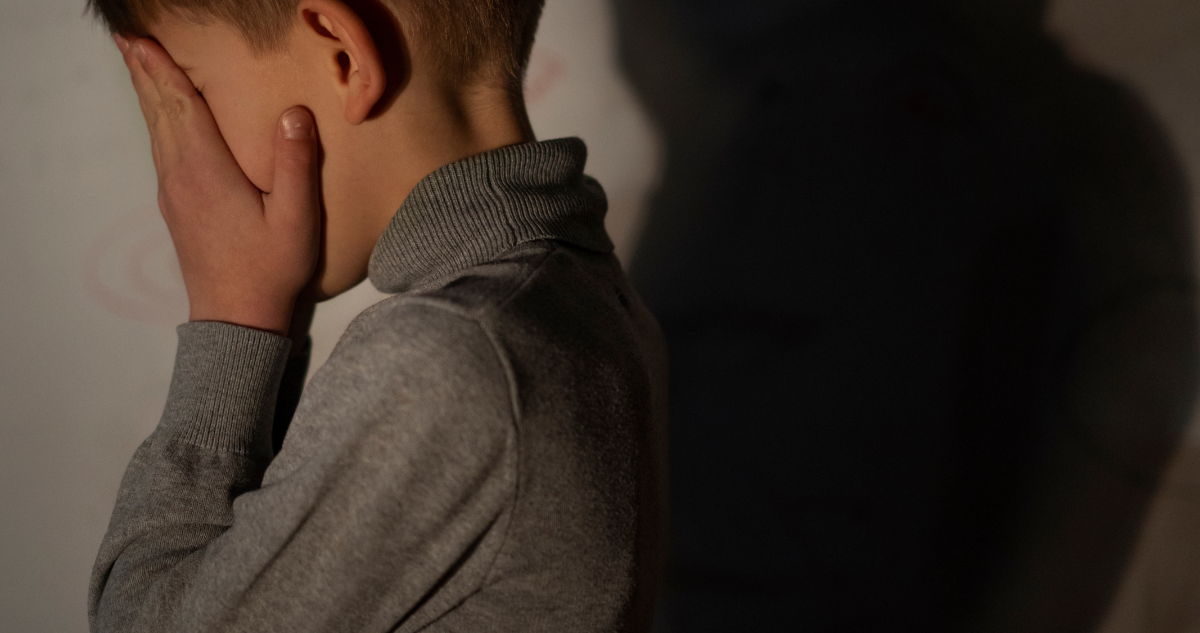 Maltrato infantil: En Chile, son más los niños que ingresan al servicio de protección que los niños que nacen