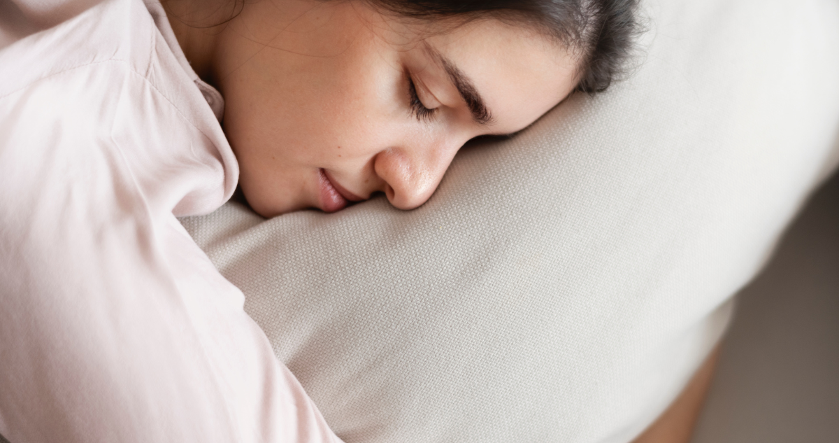 Qué aportes entrega una siesta corta y por cuánto tiempo debería extenderse para que sea beneficiosa