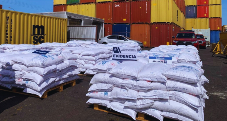 Incautan 216 toneladas de precursores químicos desde Puerto de Iquique: se usan para fabricar drogas