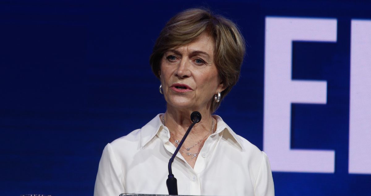Matthei acusa que beneficios entregados a población extranjera incentiva llegada de migrantes