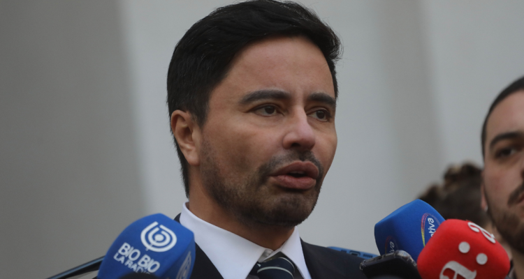 Aseguran que Carter evalúa migrar al Partido Republicano ante negativa de primarias en Chile Vamos