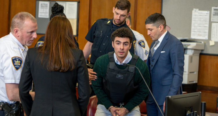 Jurado de Nueva York emite cargos contra Luigi Mangione que lo pueden llevar a la pena de muerte