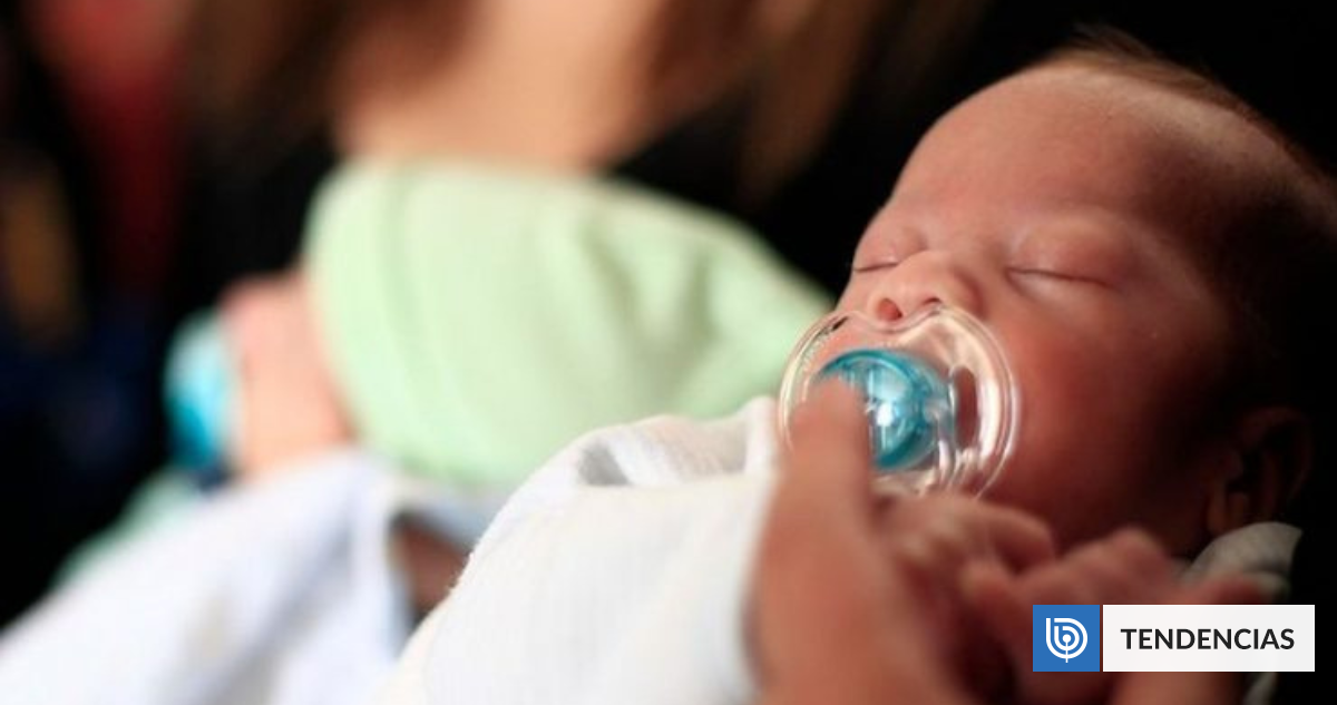 Estudio revela razones de chilenos para tener cada vez menos hijos: fecundidad en mínimos históricos