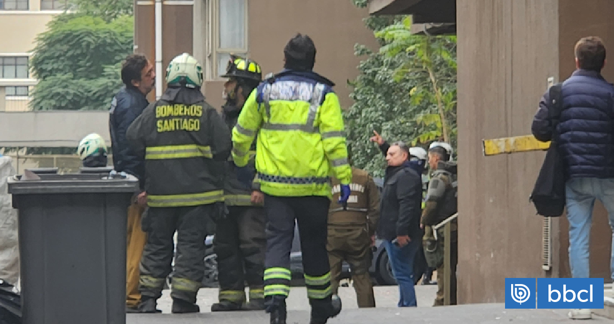 Investigan muerte de mujer tras caer de un piso 18 en Santiago