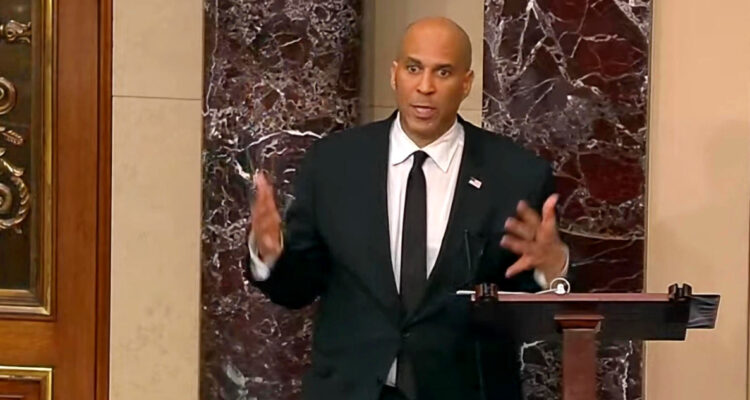 Superó a Jaime Naranjo: Senador de EE.UU. da discurso por más de 24 horas en protesta contra Trump