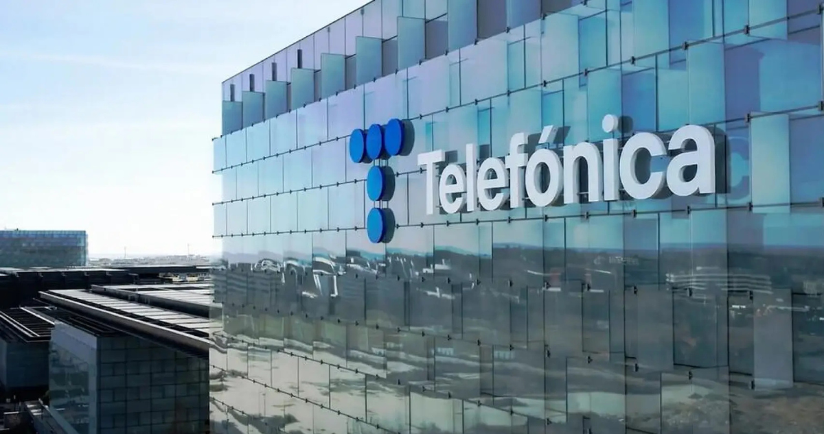 Fachada de un edificio corporativo de Telefónica Hispam
