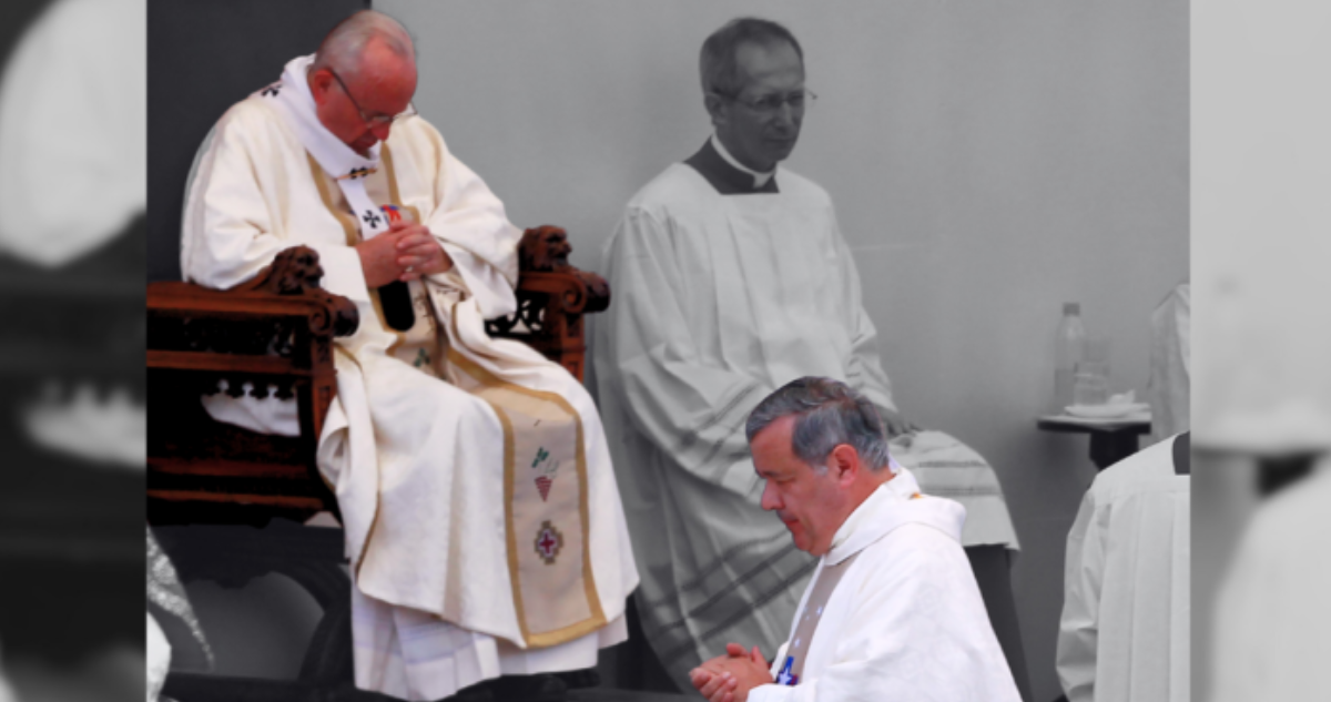 Papa Francisco (i) y Juan Barros (d)