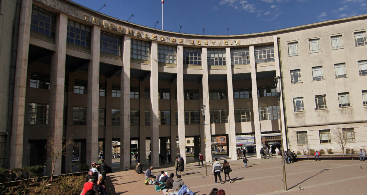 Corte abre sumario contra jueza de Los Ángeles por presunto vínculo con causa por corrupción