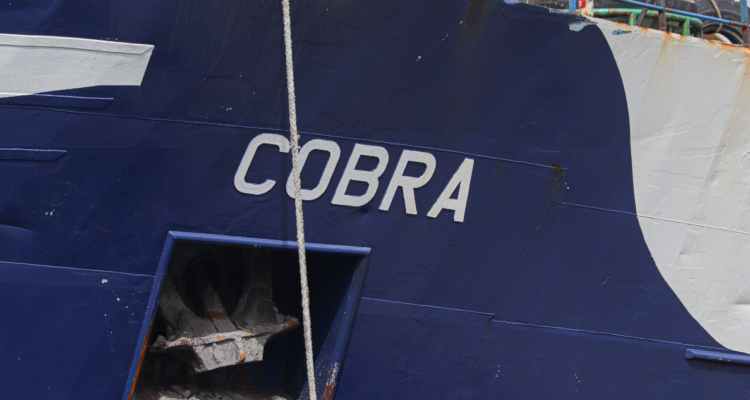 El Juzgado de Garantía de Concepción amplió en 60 días la prohibición de zarpe del buque pesquero “Cobra”, investigado por presuntamente colisionar a la lancha bruma que naufragó con siete pescadores artesanales la madrugada del 30 de marzo en las costas de Coronel, en la región del Bío Bío.