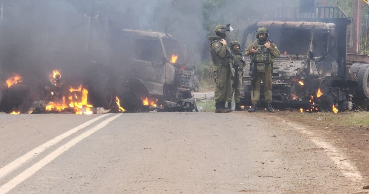 Atentado incendiario deja al menos cuatro vehículos quemados en Lautaro