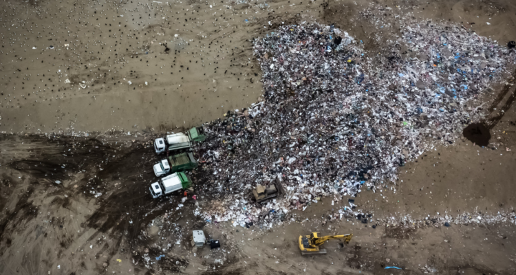 Dirigentes de Calbuco se reúnen con Gobierno ante eventual construcción de relleno sanitario